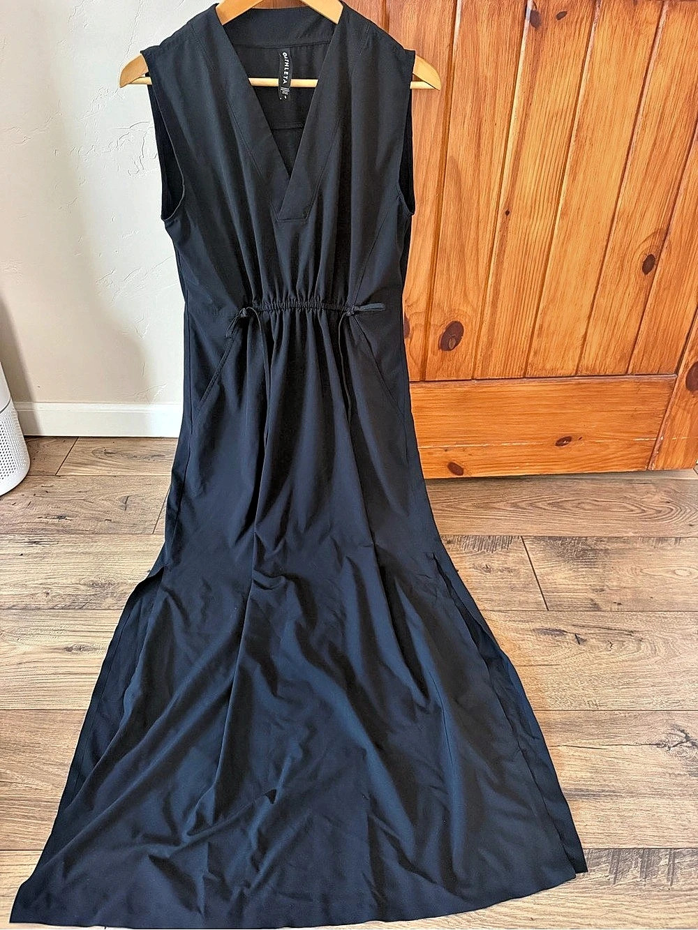 Athleta Black Sleeveless Cinched Waist Maxi Dress V-Neck Travel Active Dress S